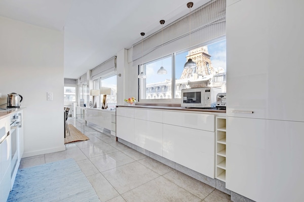 Foto van Uitzonderlijk 3BDR/6P appartement - Uitzicht op de Eiffeltoren - Untagged