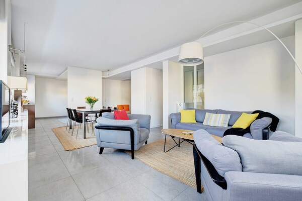 Foto van Uitzonderlijk 3BDR/6P appartement - Uitzicht op de Eiffeltoren - Untagged