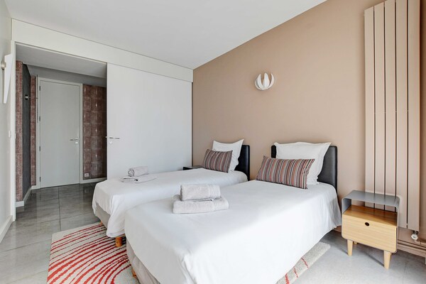 Foto van Uitzonderlijk 3BDR/6P appartement - Uitzicht op de Eiffeltoren - Untagged