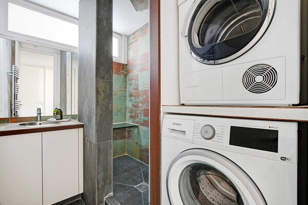 Foto van Uitzonderlijk 3BDR/6P appartement - Uitzicht op de Eiffeltoren - Untagged