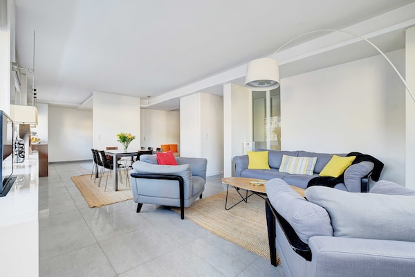 Foto van Uitzonderlijk 3BDR/6P appartement - Uitzicht op de Eiffeltoren - Untagged
