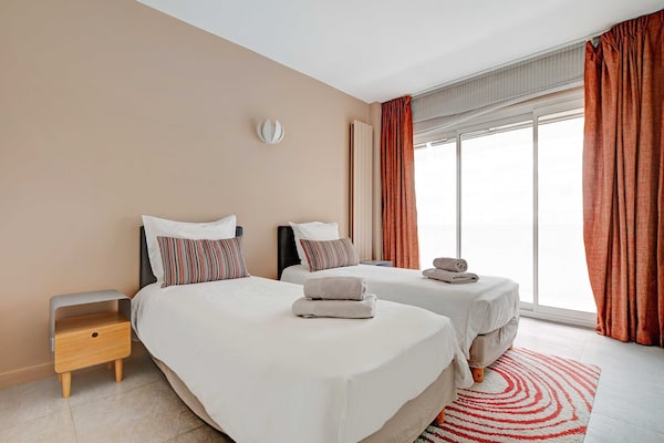 Foto van Uitzonderlijk 3BDR/6P appartement - Uitzicht op de Eiffeltoren - Untagged