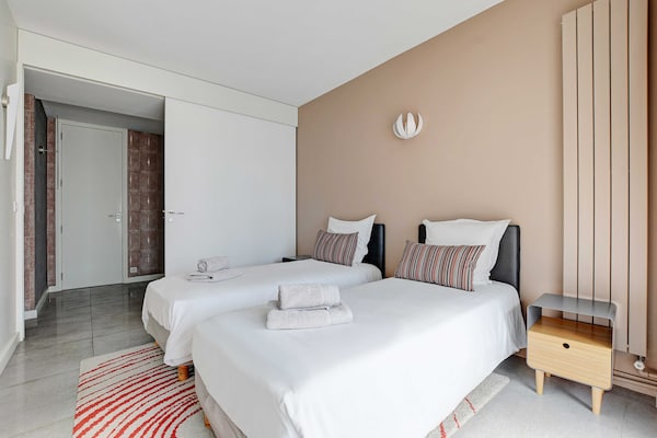 Foto van Uitzonderlijk 3BDR/6P appartement - Uitzicht op de Eiffeltoren - Untagged