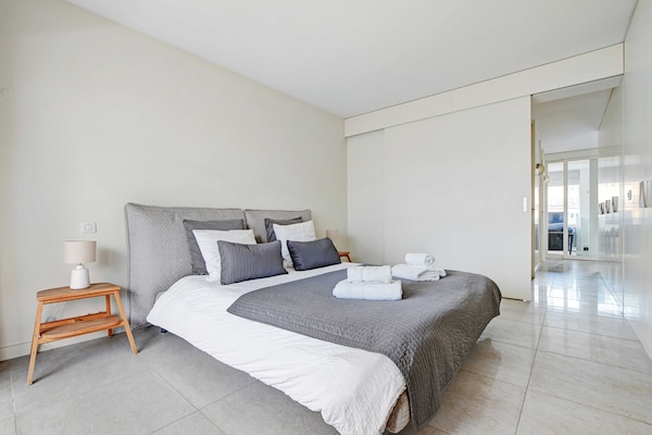 Foto van Uitzonderlijk 3BDR/6P appartement - Uitzicht op de Eiffeltoren - Untagged