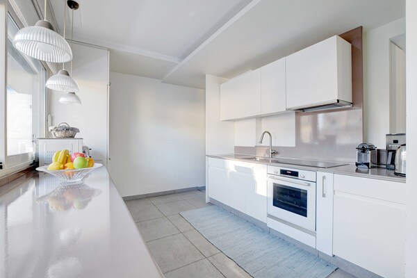 Foto van Uitzonderlijk 3BDR/6P appartement - Uitzicht op de Eiffeltoren - Untagged