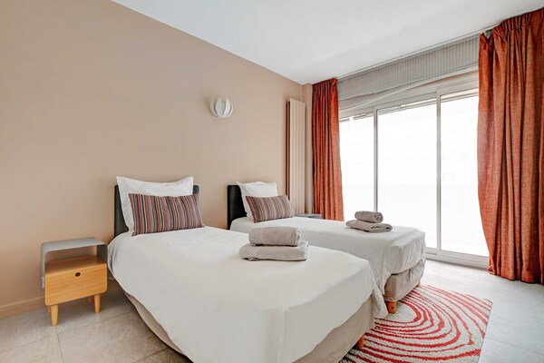 Foto van Uitzonderlijk 3BDR/6P appartement - Uitzicht op de Eiffeltoren - Untagged