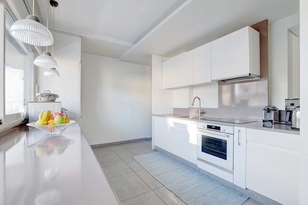 Foto van Uitzonderlijk 3BDR/6P appartement - Uitzicht op de Eiffeltoren - Untagged