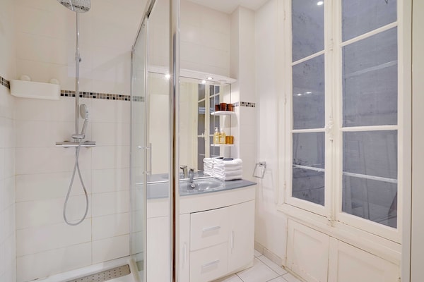 Foto van Charmant appartement- 2BR-4P- Parc Monceau - Vakantiehuis in Paris - Untagged