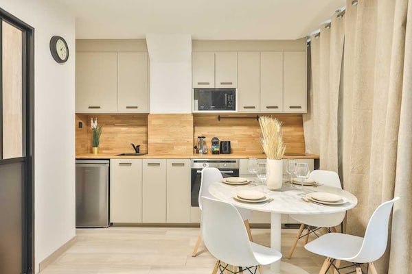 Foto van Onlangs gerenoveerd appartement ☆ Canal de Lourq ☆ - 