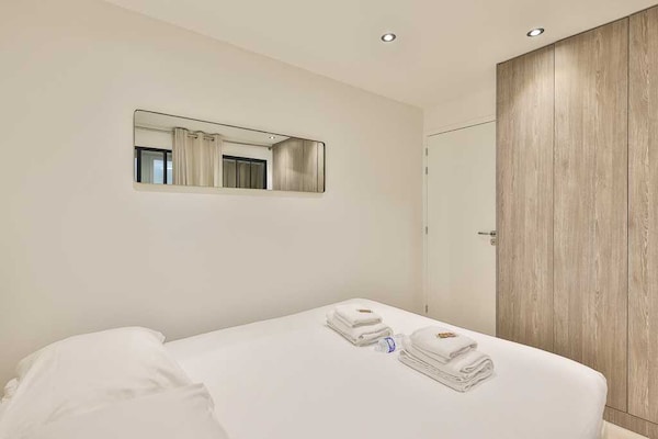 Foto van Onlangs gerenoveerd appartement ☆ Canal de Lourq ☆ - 