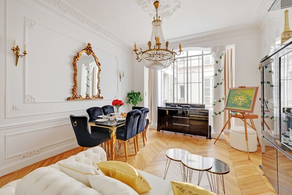 Foto van Luxe appartement met 2 slaapkamers en 6 badkamers - Arc de Triomphe - Untagged