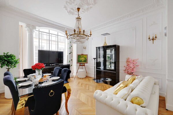 Foto van Luxe appartement met 2 slaapkamers en 6 badkamers - Arc de Triomphe - Untagged