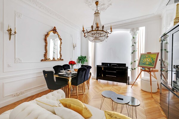 Foto van Luxe appartement met 2 slaapkamers en 6 badkamers - Arc de Triomphe - Untagged