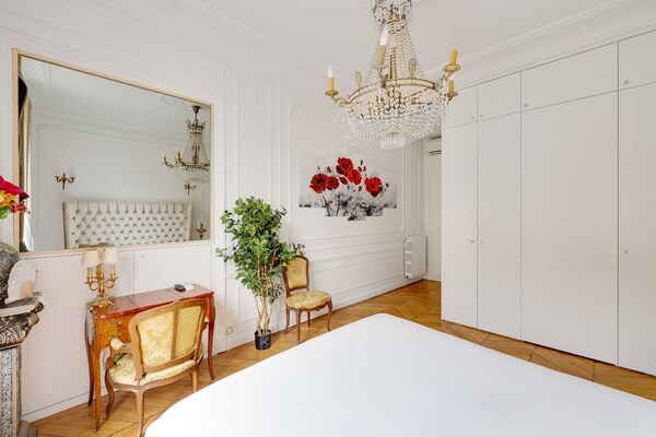 Foto van Luxe appartement met 2 slaapkamers en 6 badkamers - Arc de Triomphe - Untagged