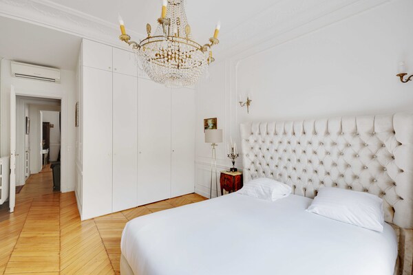 Foto van Luxe appartement met 2 slaapkamers en 6 badkamers - Arc de Triomphe - Untagged