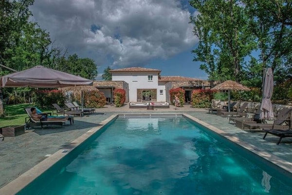 Foto van Villa in Montauroux met Zwembad en Uitzicht - Vakantiehuis in Montauroux - ExteriorSummer