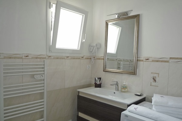 Foto van Villa in Montauroux met Zwembad en Uitzicht - Vakantiehuis in Montauroux - BathRoom