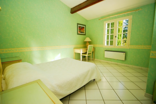 Foto van Vakantiehuis in Le Thor met privézwembad - Vakantiehuis in Le Thor - BedRoom