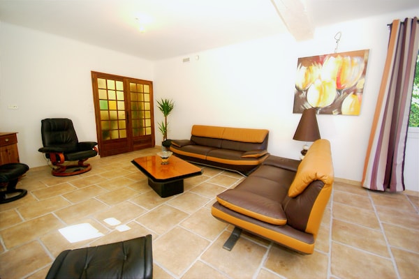 Foto van Vakantiehuis in Le Thor met privézwembad - Vakantiehuis in Le Thor - LivingRoom