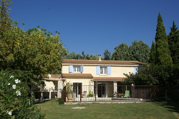 Foto van Vakantiehuis in Le Thor met privézwembad - Vakantiehuis in Le Thor - ExteriorSummer
