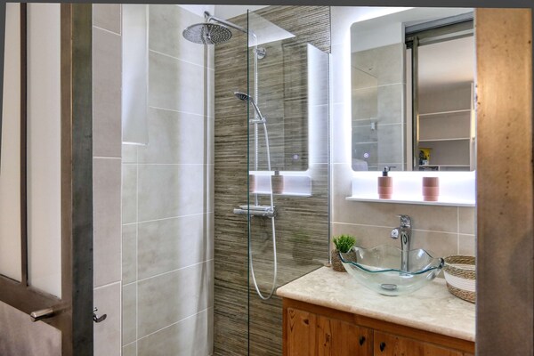 Foto van Landgoed met 5 slaapkamers nabij Rhône-wijngaarden - BedRoom