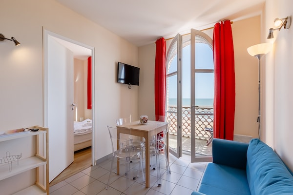 Foto van Van de nabijheid van lokale bistro's en de pier. - Vakantiehuis in La Tranche-sur-Mer - LivingRoom