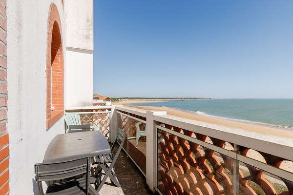 Foto van Van de nabijheid van lokale bistro's en de pier. - Vakantiehuis in La Tranche-sur-Mer - TerraceBalcony