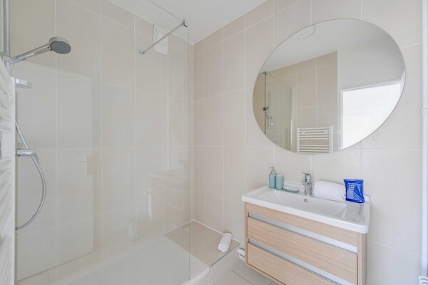 Foto van Licht appartement – 1 slaapkamer/4 personen – vlakbij Parijs en La Défense - Untagged