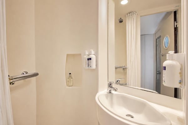 Foto van Citi Hotel London Heathrow - Standaard Tweepersoonskamer - BathRoom