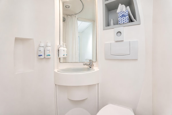 Foto van Citi Hotel London Heathrow - Kleine tweepersoonskamer - Geen raam - BathRoom