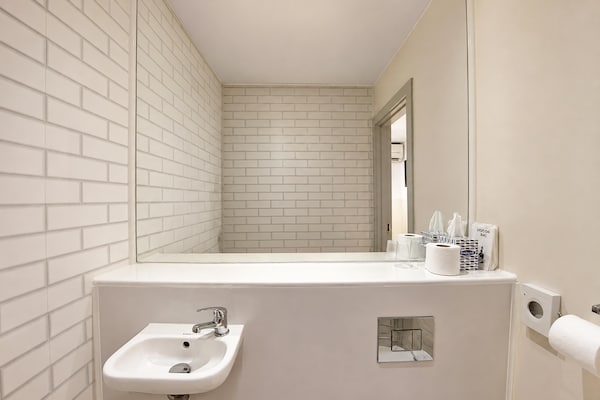 Foto van Citi Hotel London Heathrow - Compacte Tweepersoonskamer - BathRoom