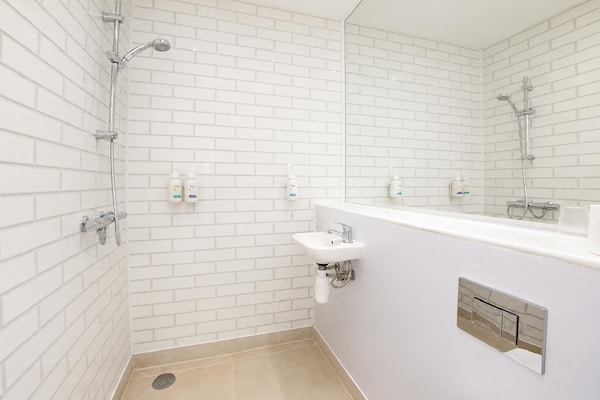 Foto van Citi Hotel London Heathrow - Compacte Tweepersoonskamer - BathRoom