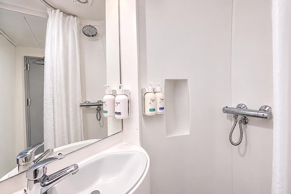 Foto van Citi Hotel London Heathrow - Standaard Familiekamer voor 4 personen - BathRoom