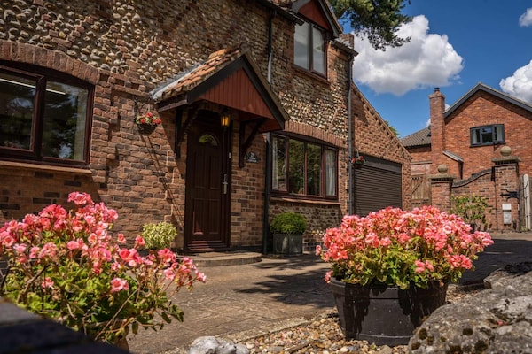 Foto van Luxe cottage met tuin, Horning - Vakantiehuis in Horning - ExteriorSummer
