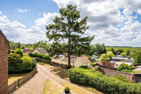Foto van Luxe cottage met tuin, Horning - Vakantiehuis in Horning - ExteriorSummer