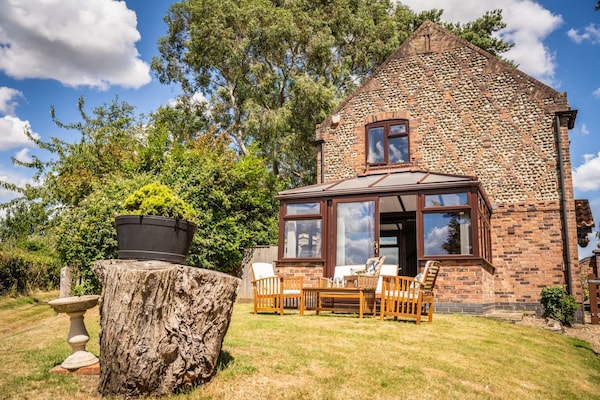 Foto van Luxe cottage met tuin, Horning - Vakantiehuis in Horning - ExteriorSummer