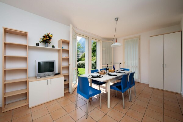 Foto van Vakantiehuis in Porlezza met uitzicht op het meer - Vakantiehuis in Porlezza - LivingRoom