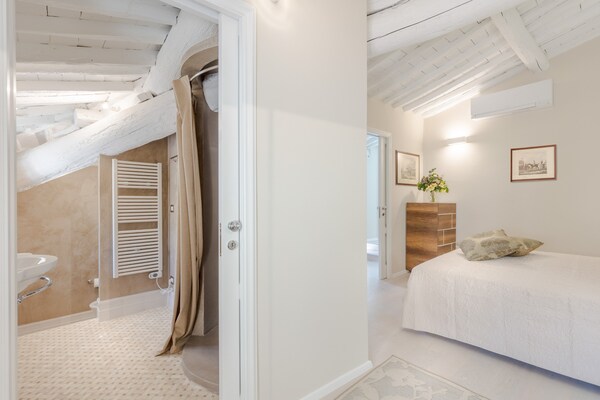 Foto van Appartement in Lucca bij Guinigi Toren - Vakantiehuis in Lucca - BedRoom