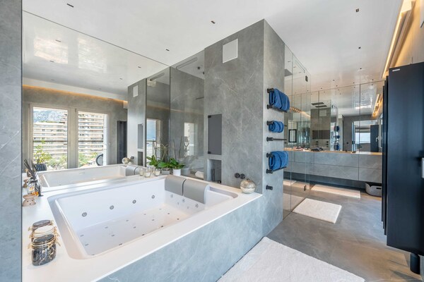 Foto van Luxe 5BR 10p appartement met terras Monaco - Vakantiehuis in Monaco - BathRoom