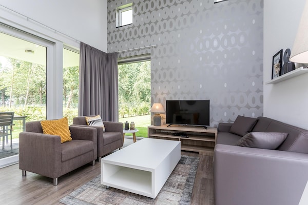Foto van Bungalow in Limburg met Subtropisch Zwembad - Vakantiehuis in Roggel - LivingRoom