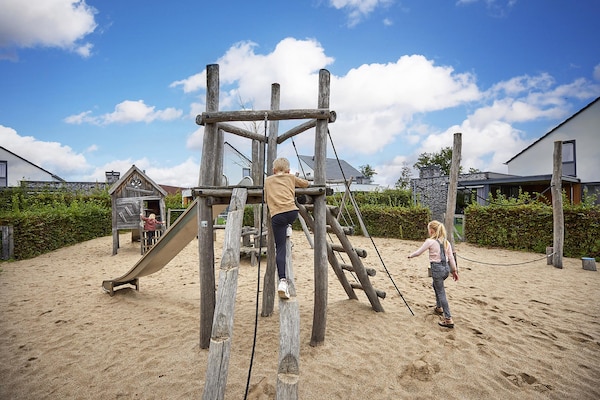 Foto van Bungalow in Limburg met Privé Speeltuin - Vakantiehuis in Roggel - GardenSummer