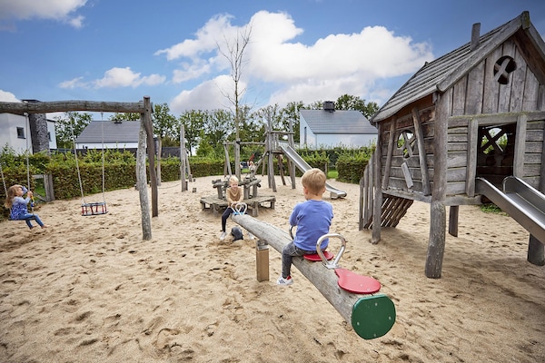 Foto van Bungalow in Limburg met Privé Speeltuin - Vakantiehuis in Roggel - GardenSummer