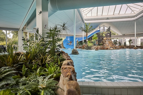 Foto van Bungalow in Limburg met Privé Speeltuin - Vakantiehuis in Roggel - ParkFacilities