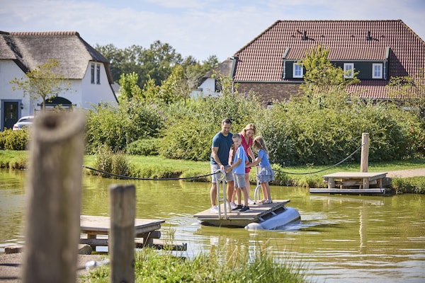 Foto van Bungalow in Limburg met Privé Speeltuin - Vakantiehuis in Roggel - ParkFacilities