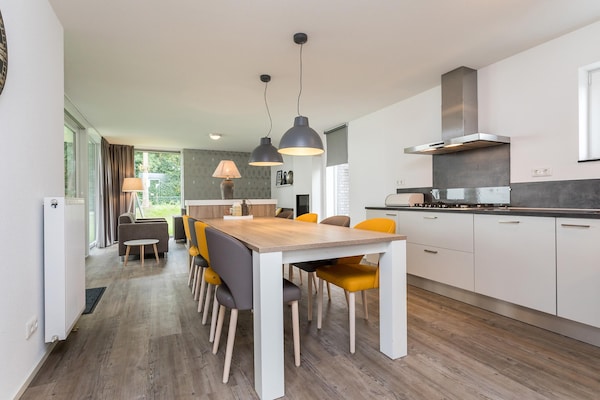 Foto van Bungalow in Limburg met Privé Speeltuin - Vakantiehuis in Roggel - DiningRoom