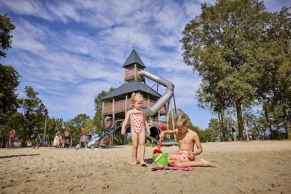 Foto van Bungalow in Limburg met Privé Speeltuin - Vakantiehuis in Roggel - ParkFacilities