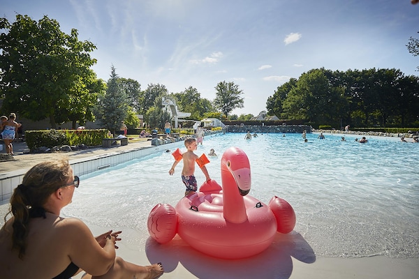 Foto van Bungalow in Limburg met Privé Speeltuin - Vakantiehuis in Roggel - ParkFacilities
