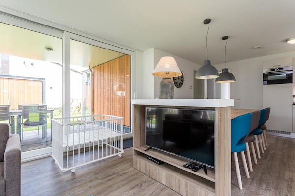 Foto van Bungalow in Limburg met Privé Speeltuin - Vakantiehuis in Roggel - DiningRoom