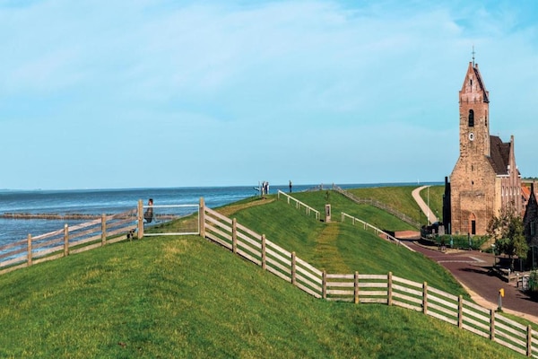Foto van Ruimte om te verbinden: een kustvilla - Vakantiehuis in Wierum - AreaSummer20KM