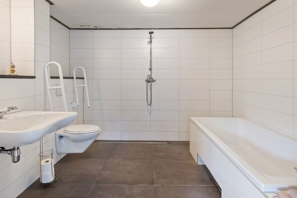 Foto van Vakantiehuis in Horssen met tuin - Vakantiehuis in Horssen - BathRoom